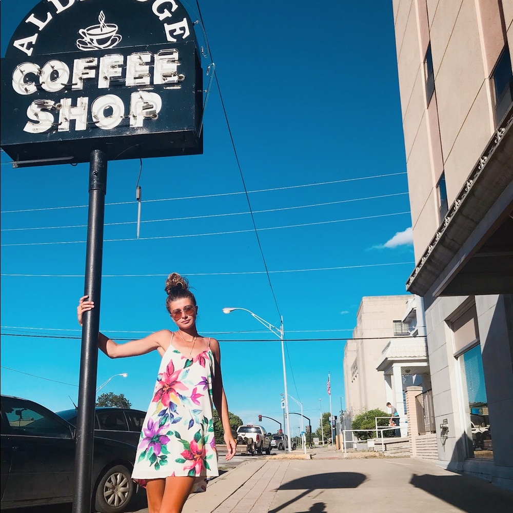 Silky floral dress super 70s vibes
